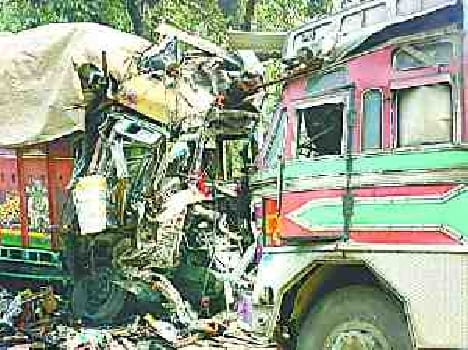 One killed in collision of trucks , five injured